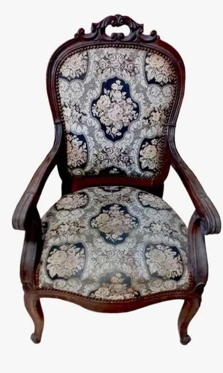 Restauration d'un fauteuil Louis XV en noyer à vendre à Toulouse, Toulouse, Le Couturier du Mobilier