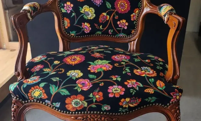 Restauration d'une paire de fauteuils Louis XV à Toulouse, Toulouse, Le Couturier du Mobilier