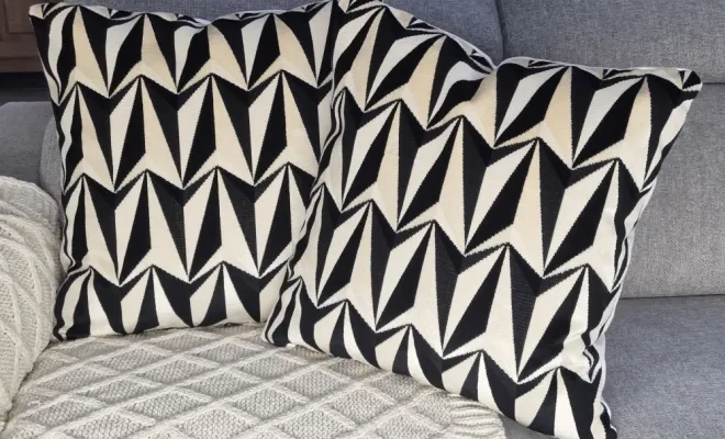 Vente coussins faits main 50 x 50 cm à Toulouse, Toulouse, Le Couturier du Mobilier