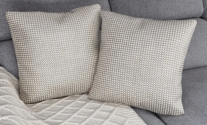 Vente coussins faits main 50 x 50 cm à Toulouse, Toulouse, Le Couturier du Mobilier