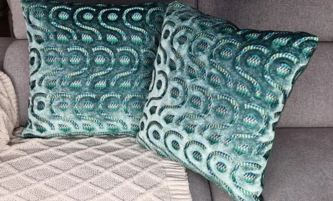 Vente coussins faits main 50 x 50 cm à Toulouse, Toulouse, Le Couturier du Mobilier