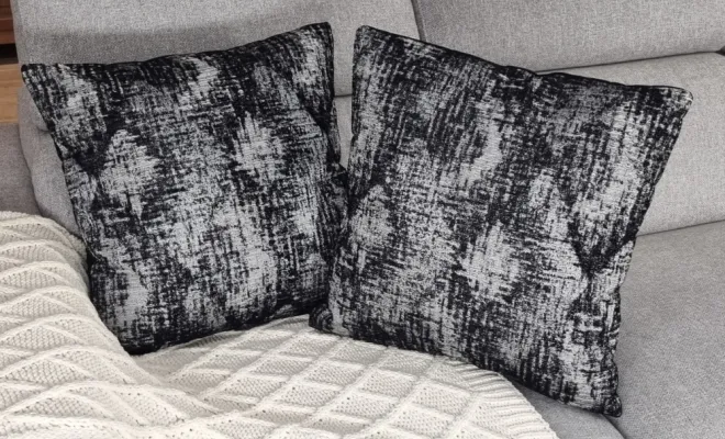Vente coussins faits main 50 x 50 cm à Toulouse, Toulouse, Le Couturier du Mobilier
