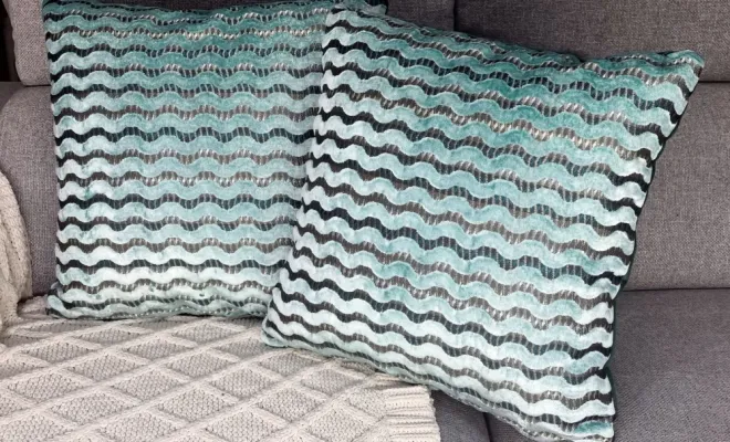 Vente coussins faits main 50 x 50 cm à Toulouse, Toulouse, Le Couturier du Mobilier