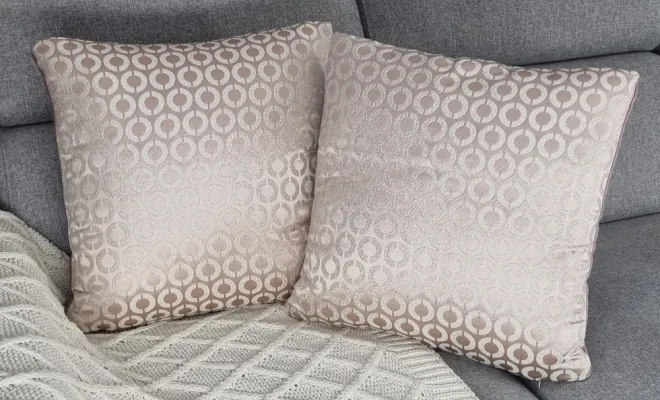 Vente coussins faits main 50 x 50 cm à Toulouse, Toulouse, Le Couturier du Mobilier