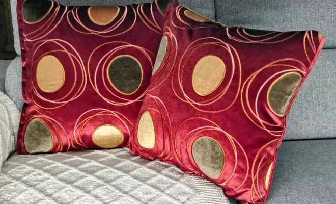 Vente coussins faits main 50 x 50 cm à Toulouse, Toulouse, Le Couturier du Mobilier